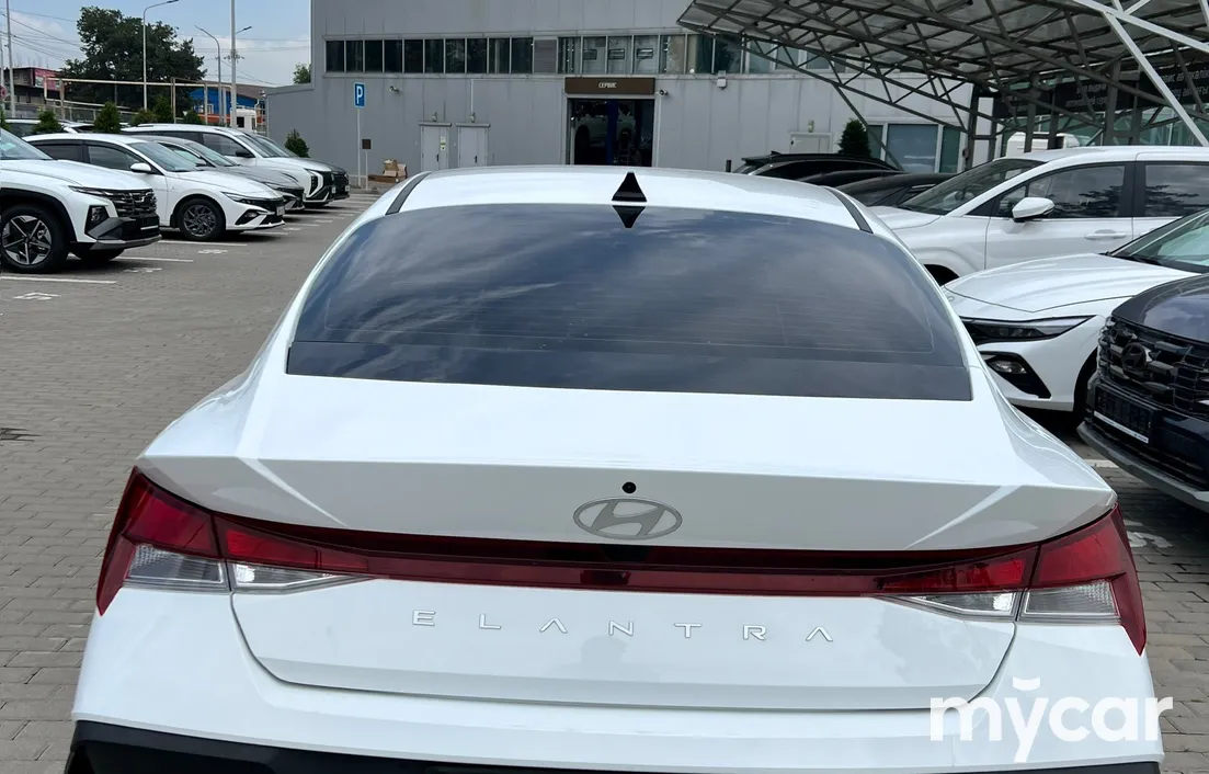 Hyundai Elantra 2024