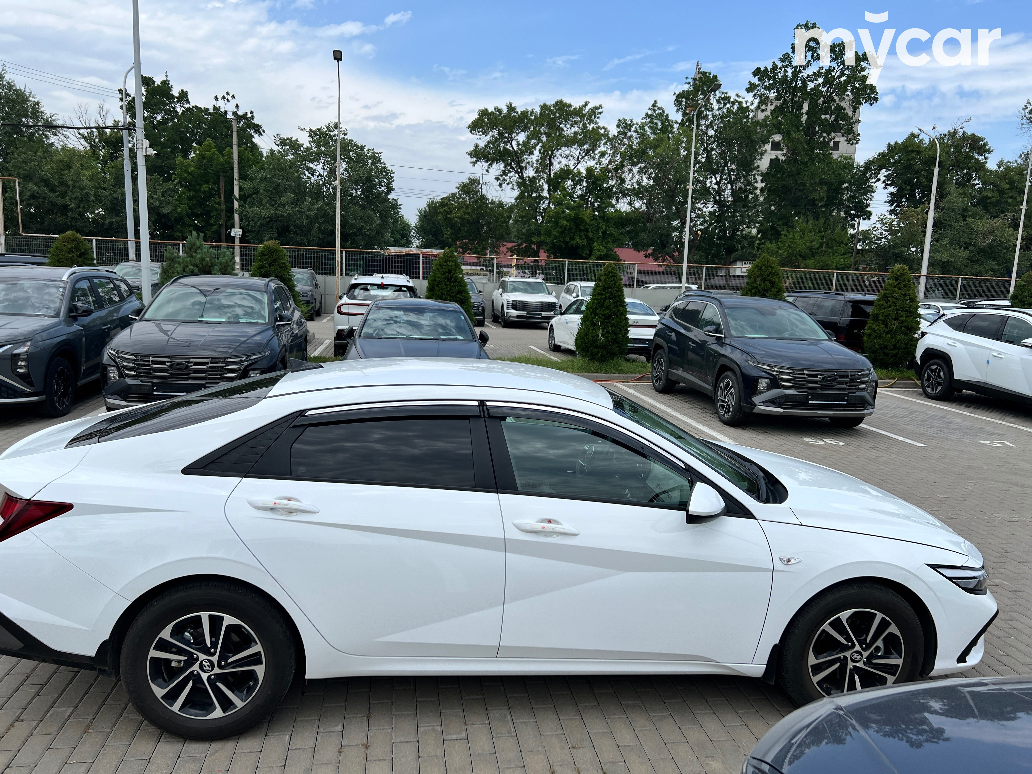 Hyundai Elantra 2024
