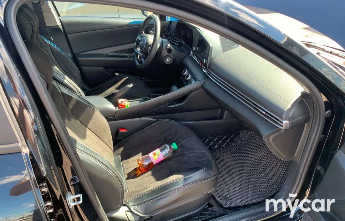 Hyundai Elantra 2023