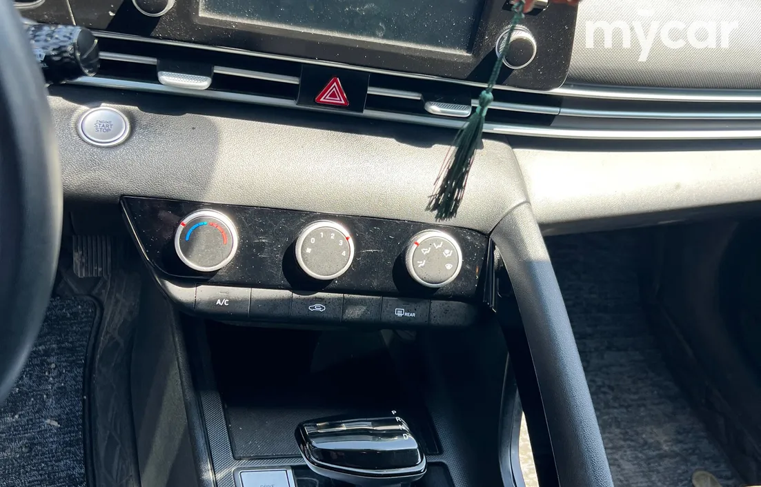 Hyundai Elantra 2024