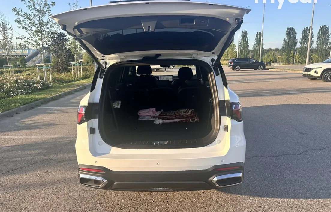 Geely Okavango 2025