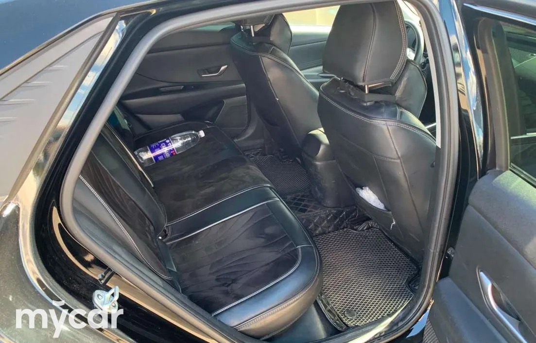 Hyundai Elantra 2023