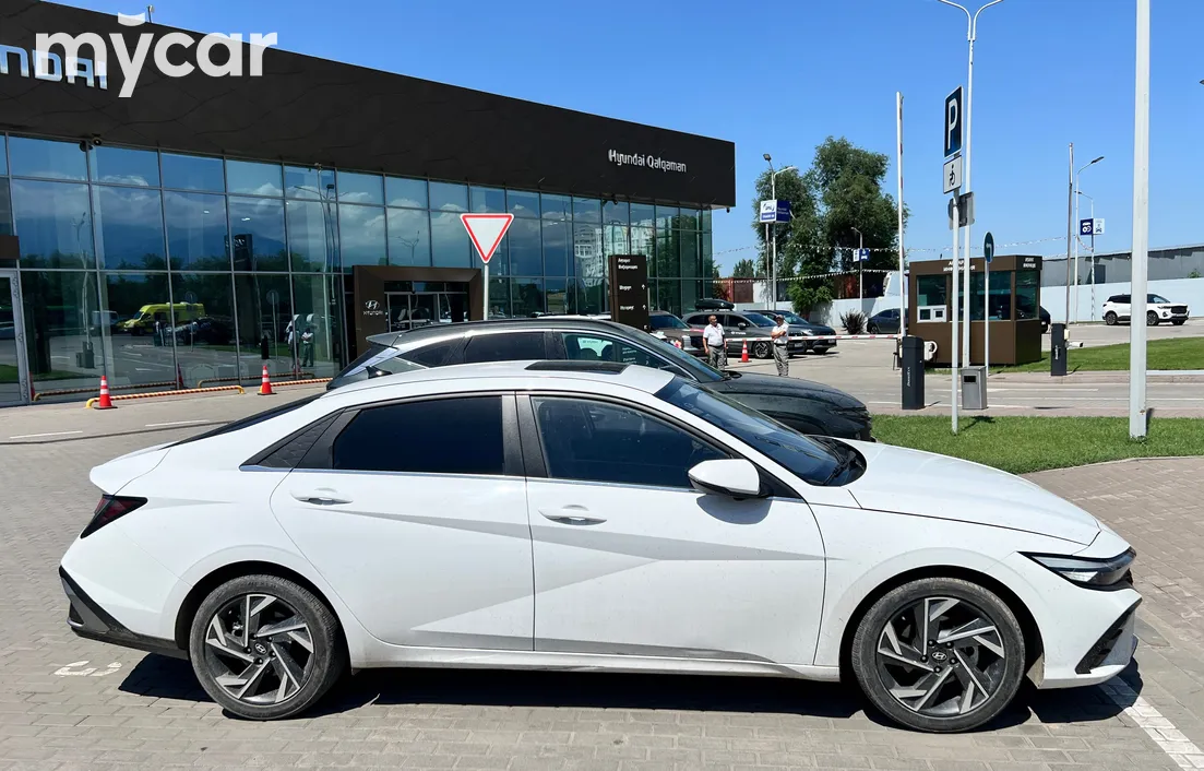 Hyundai Elantra 2024