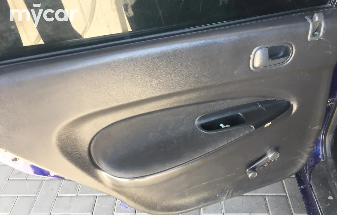 Mazda 323 1995