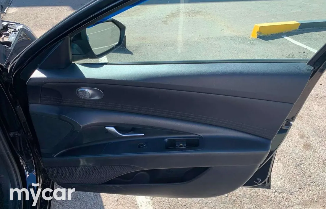 Hyundai Elantra 2023