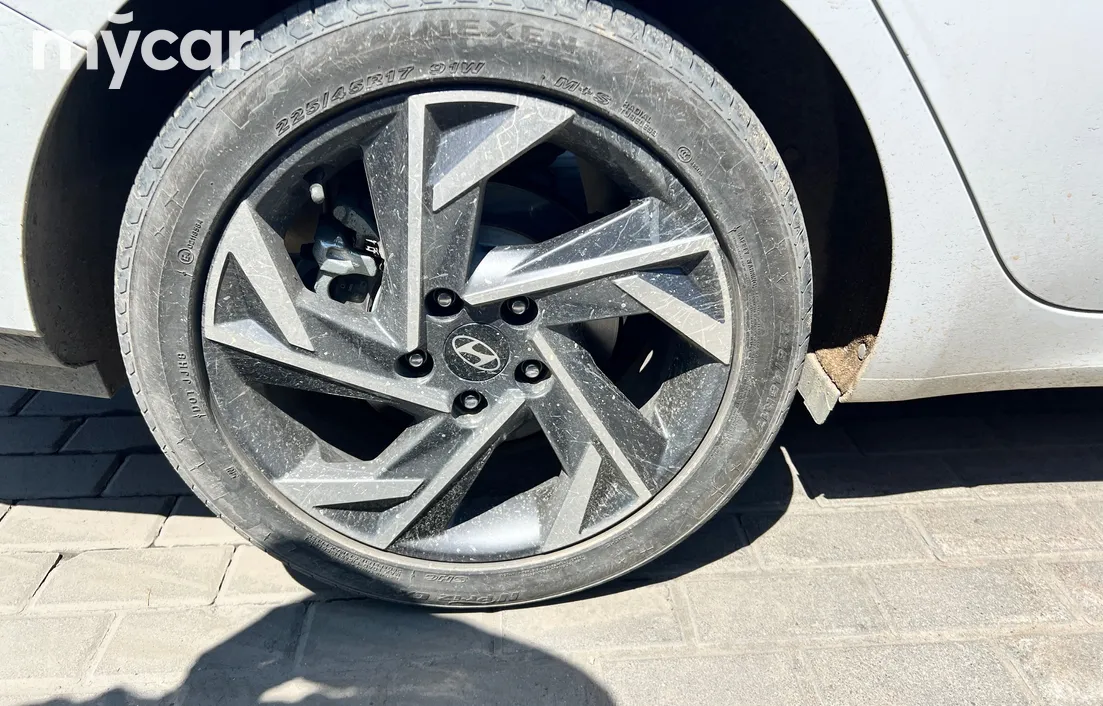 Hyundai Elantra 2024