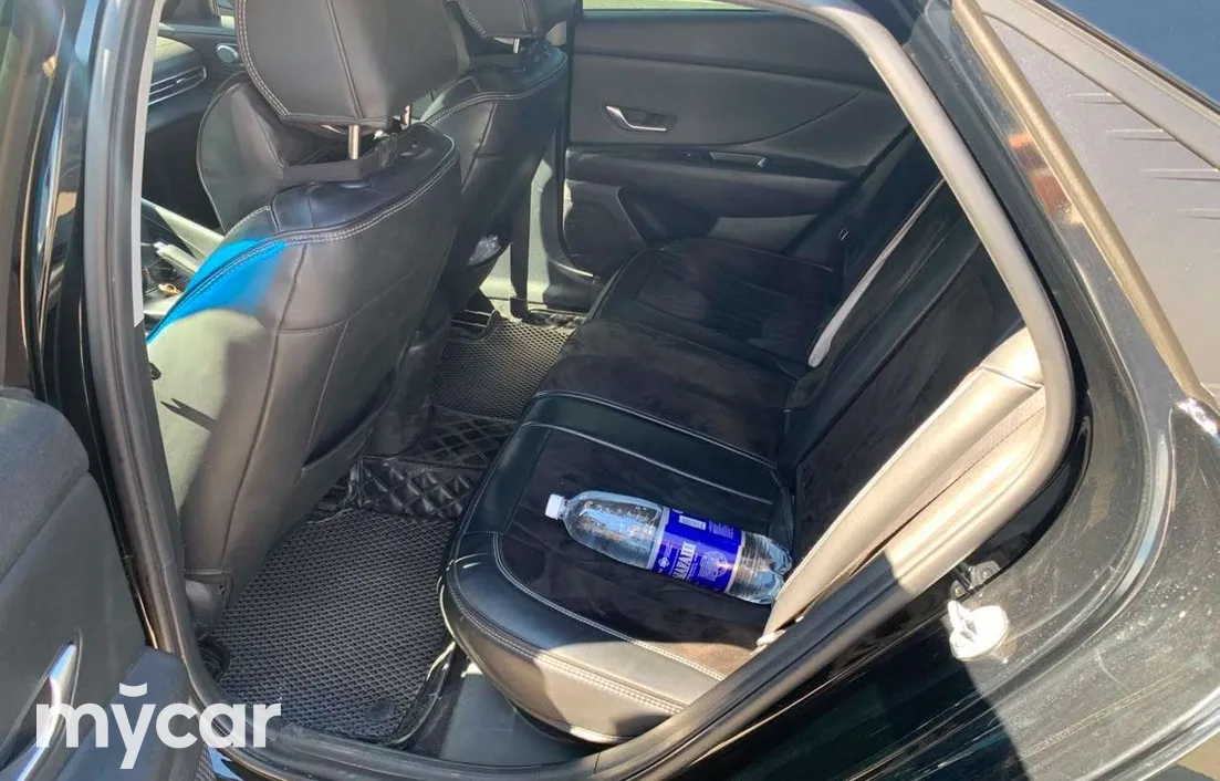 Hyundai Elantra 2023