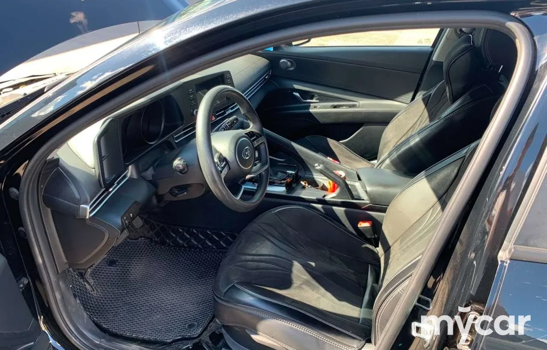 Hyundai Elantra 2023