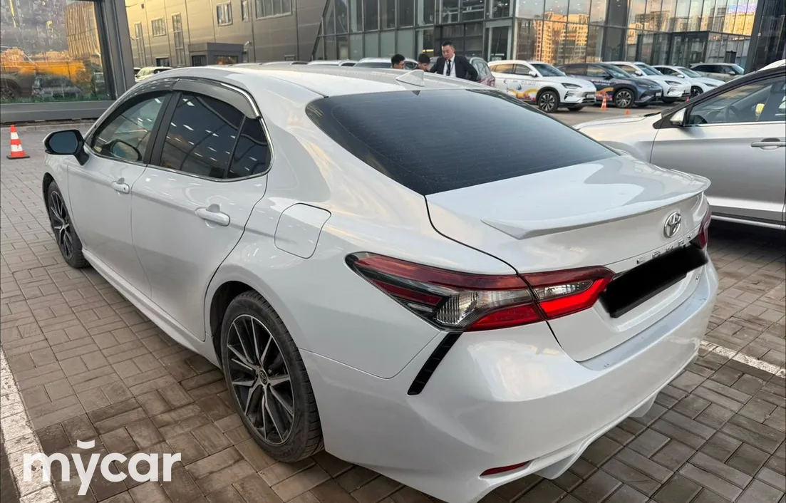 Toyota Camry 2021