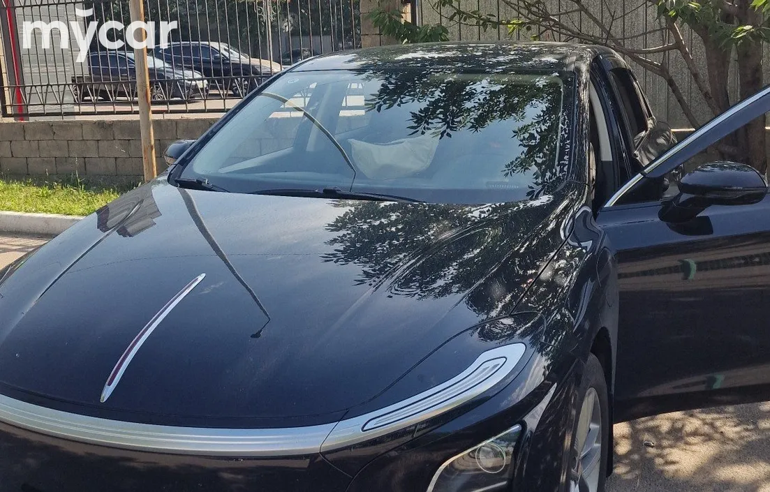 Hongqi E-QM5 2025