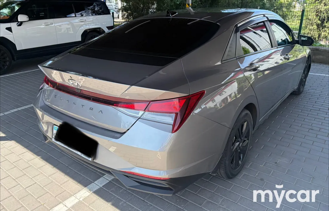Hyundai Elantra 2021