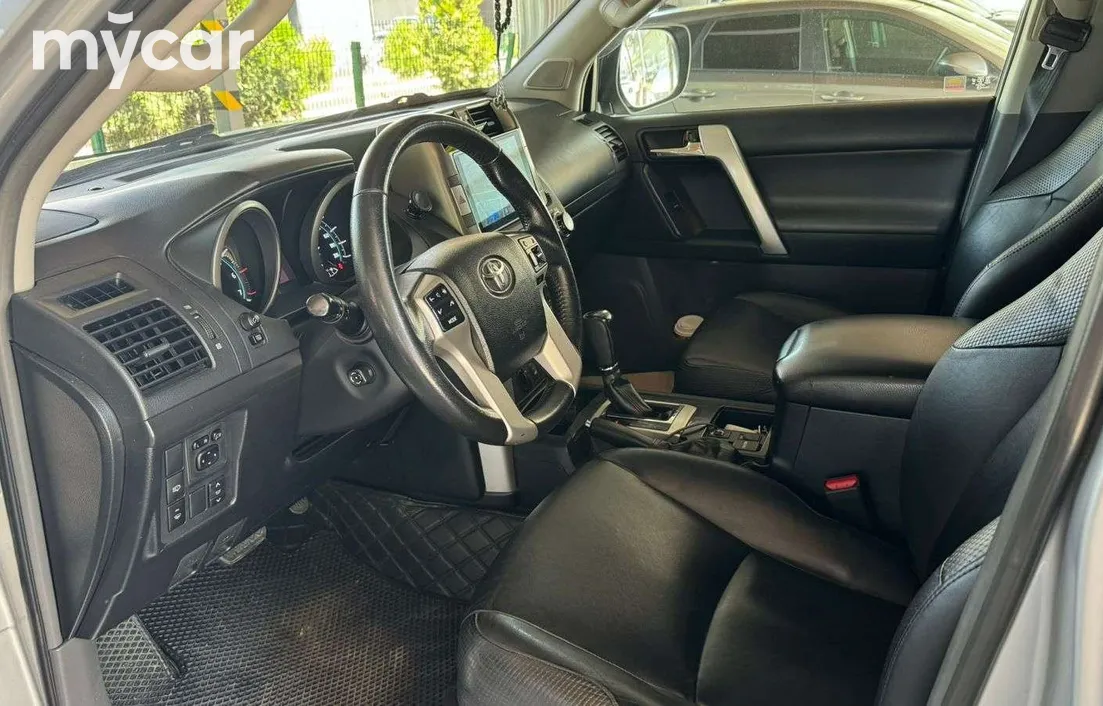 Toyota Land Cruiser Prado 2011