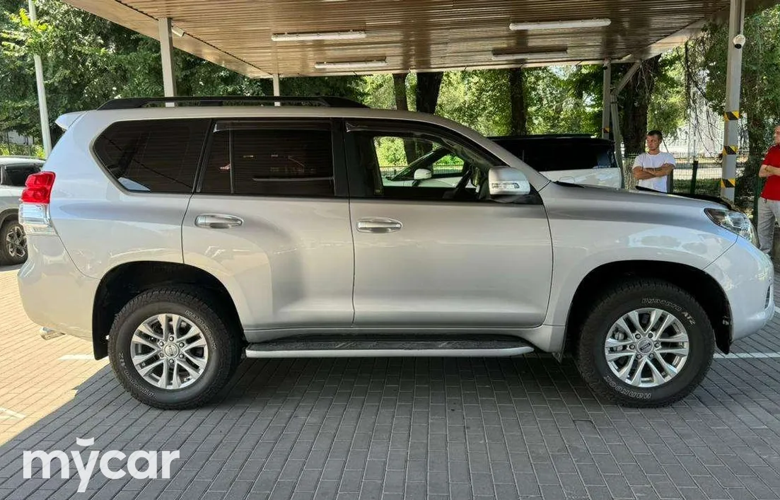 Toyota Land Cruiser Prado 2011