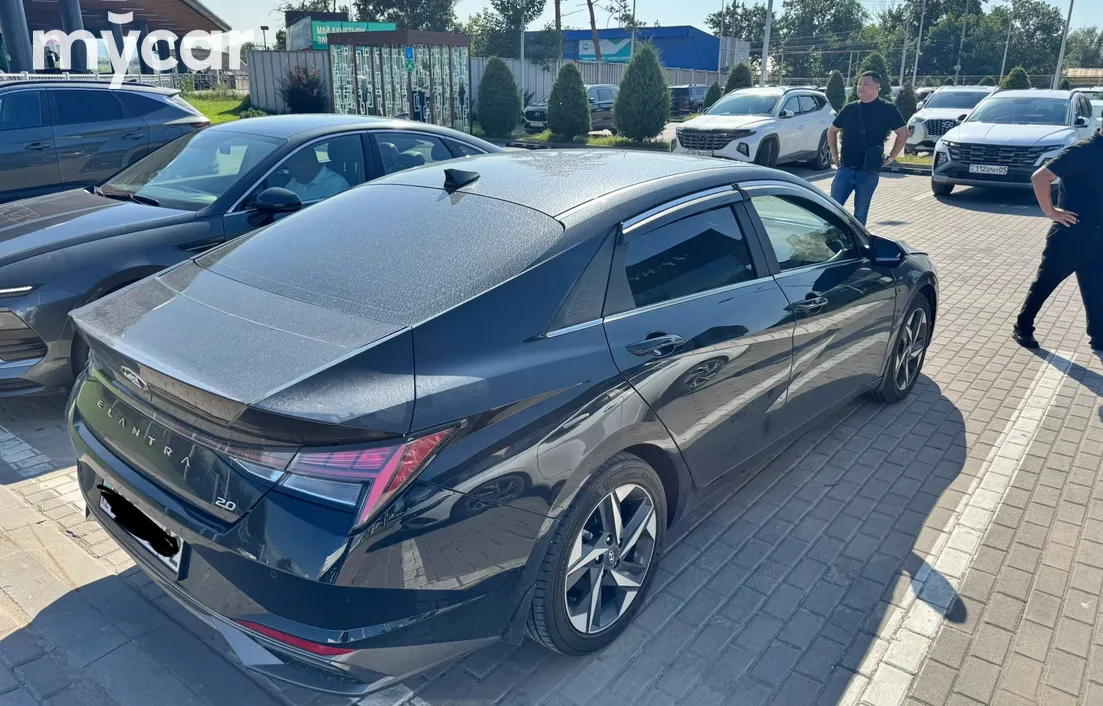 Hyundai Elantra 2022