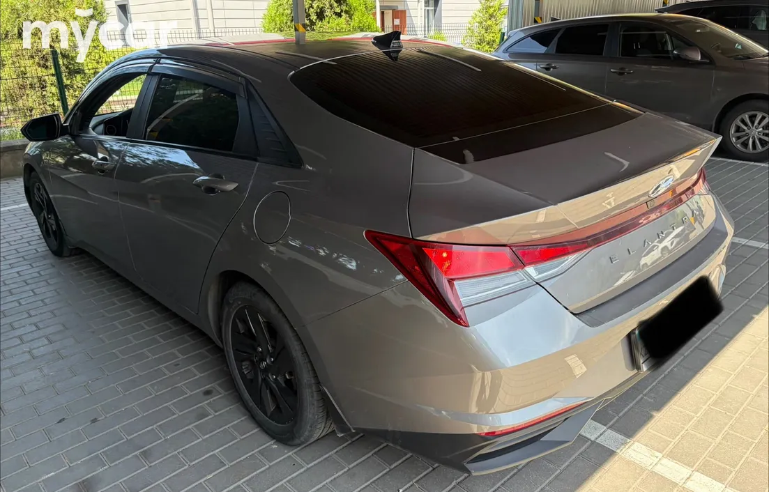 Hyundai Elantra 2021