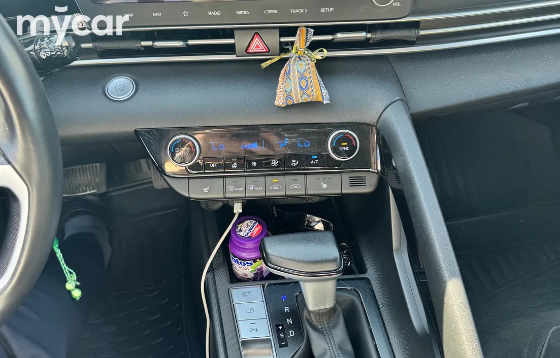 Hyundai Elantra 2022