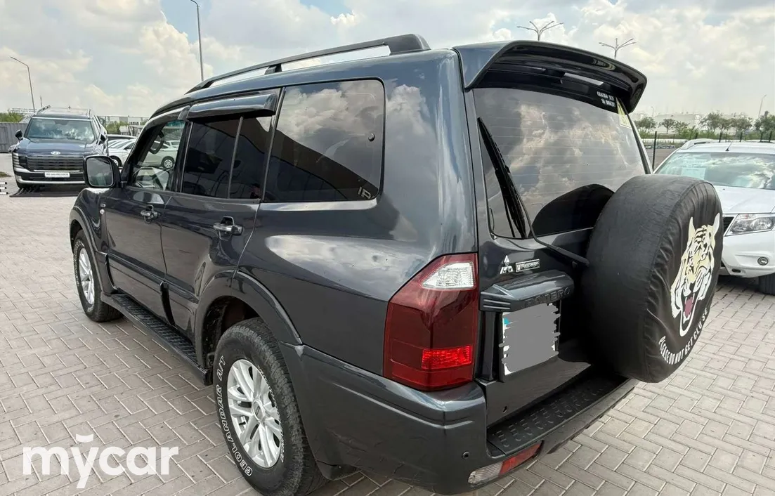 Mitsubishi Pajero 2005