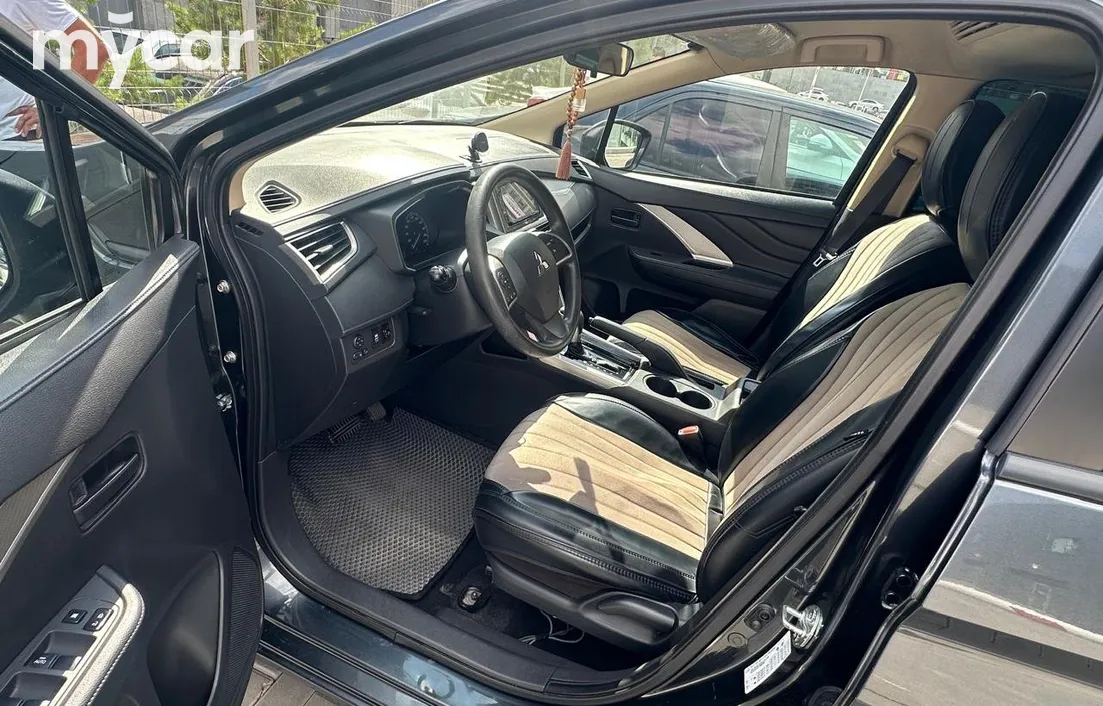 Mitsubishi XPANDER 2020