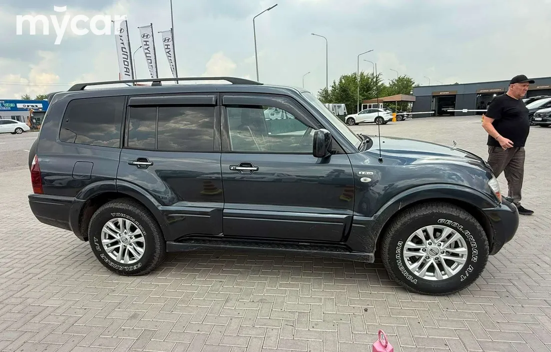 Mitsubishi Pajero 2005