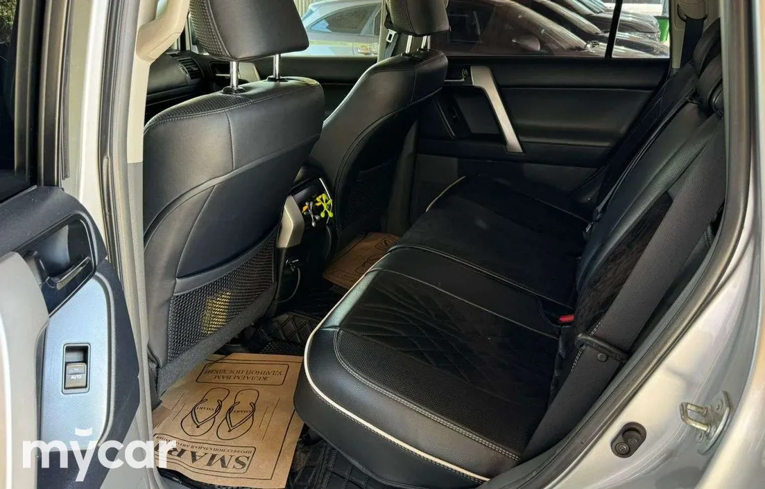 Toyota Land Cruiser Prado 2011