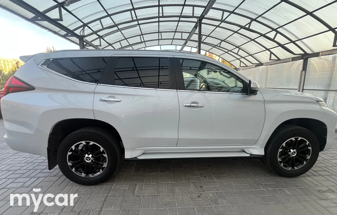 Mitsubishi Pajero Sport 2020