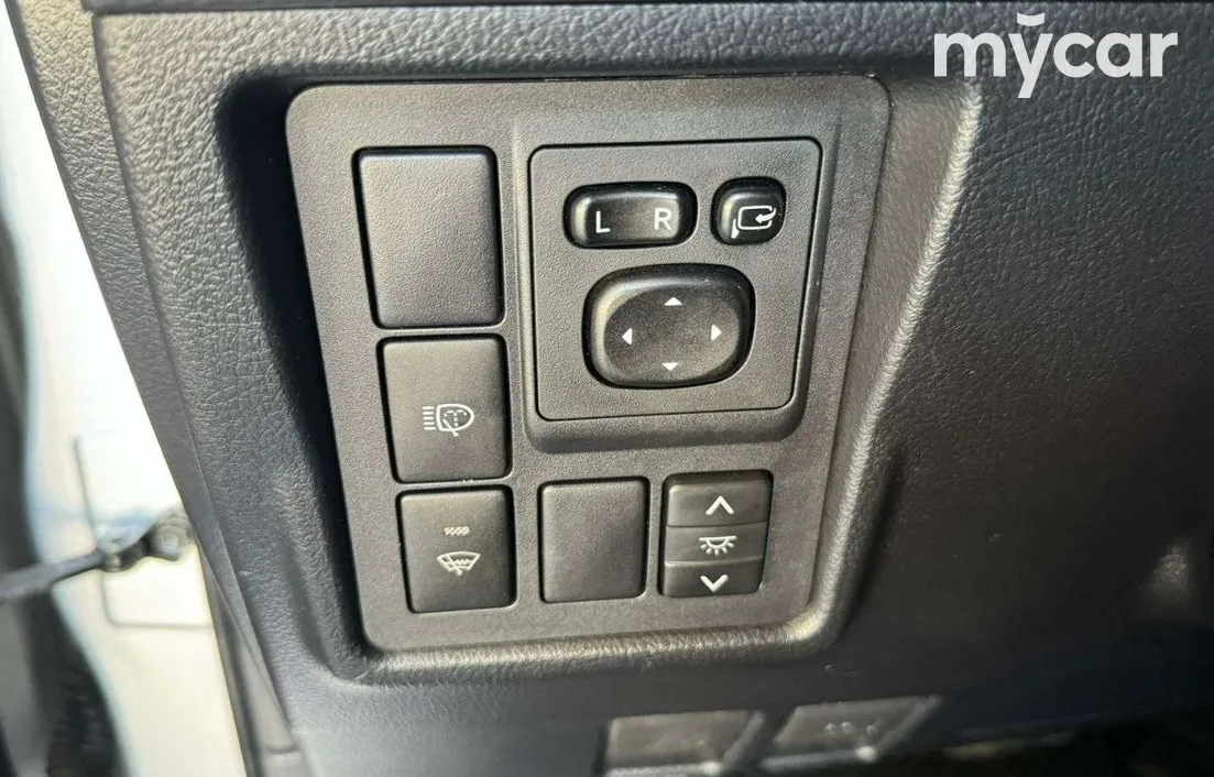 Toyota Land Cruiser Prado 2011