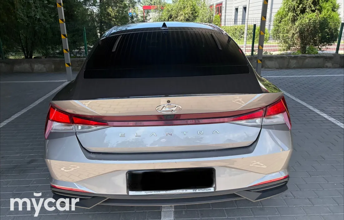 Hyundai Elantra 2021