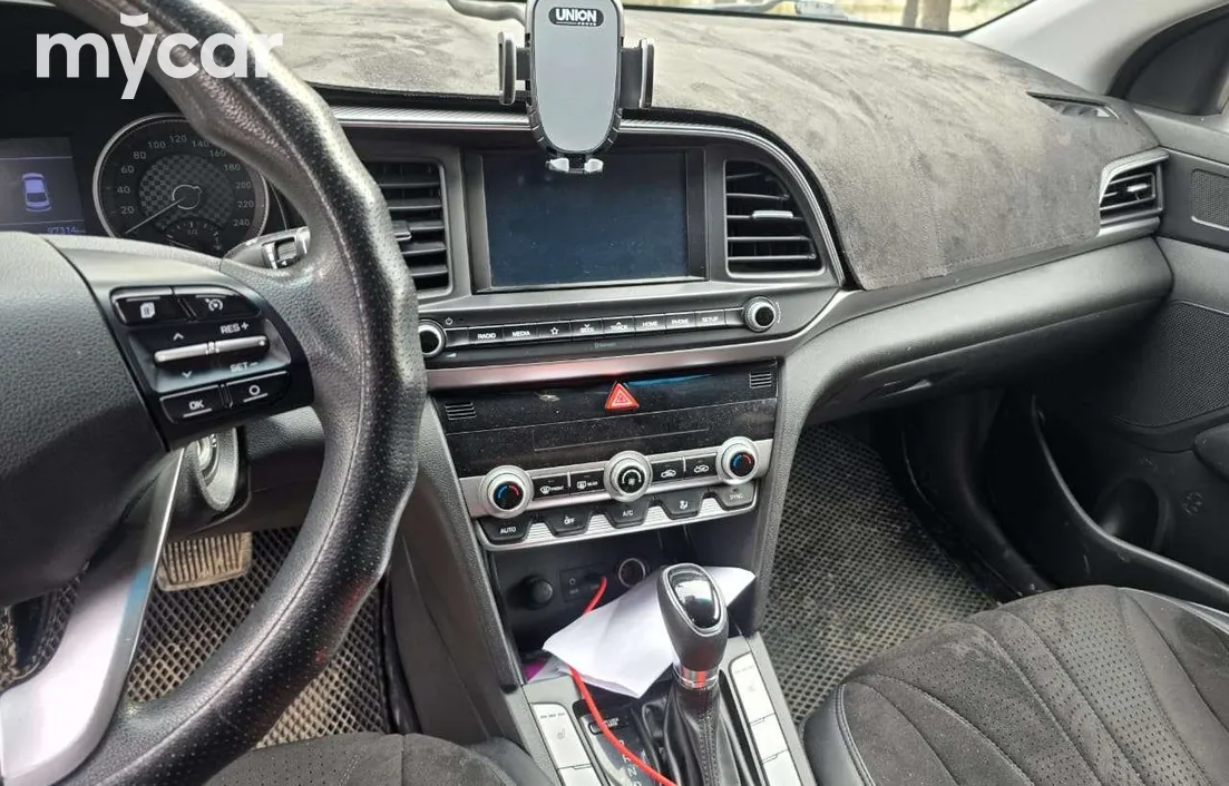 Hyundai Elantra 2019