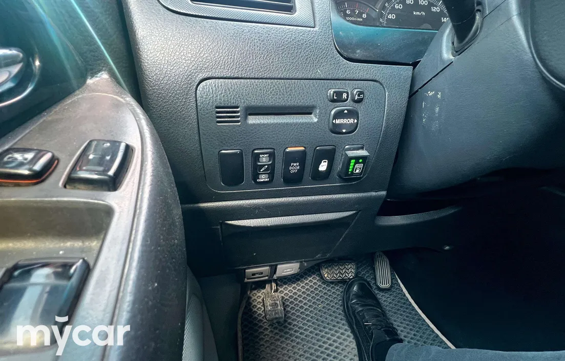 Toyota Alphard 2003