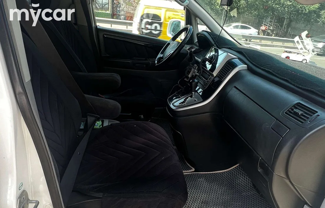 Toyota Alphard 2003