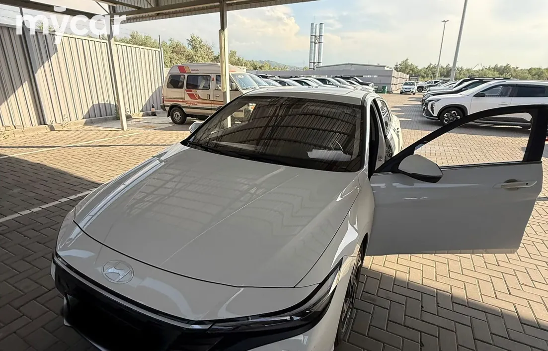 Hyundai Elantra 2024