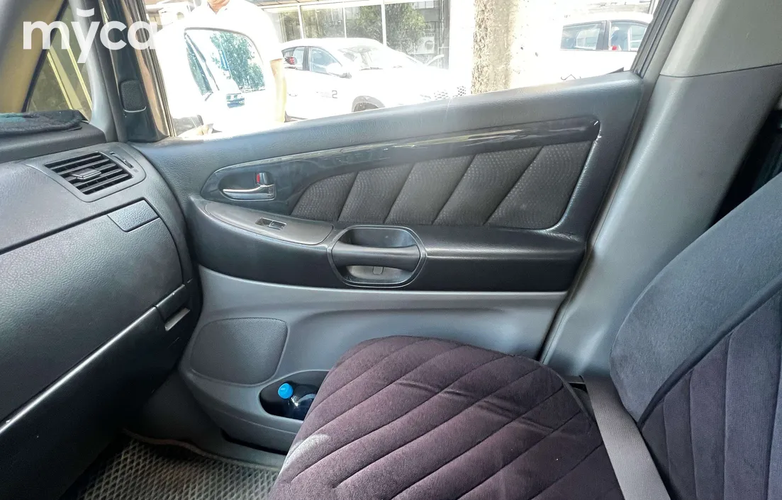 Toyota Alphard 2003