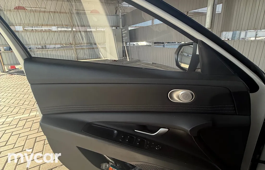 Hyundai Elantra 2024