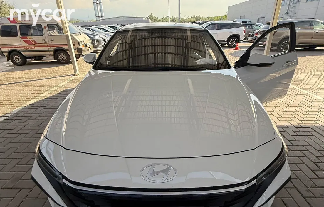 Hyundai Elantra 2024