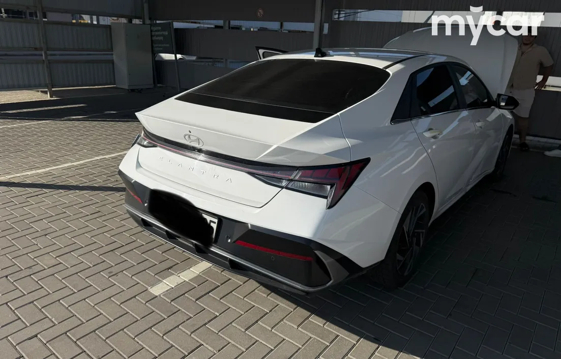 Hyundai Elantra 2024