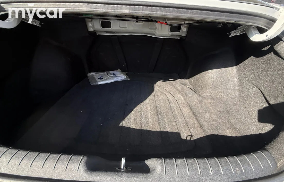 Hyundai Elantra 2024