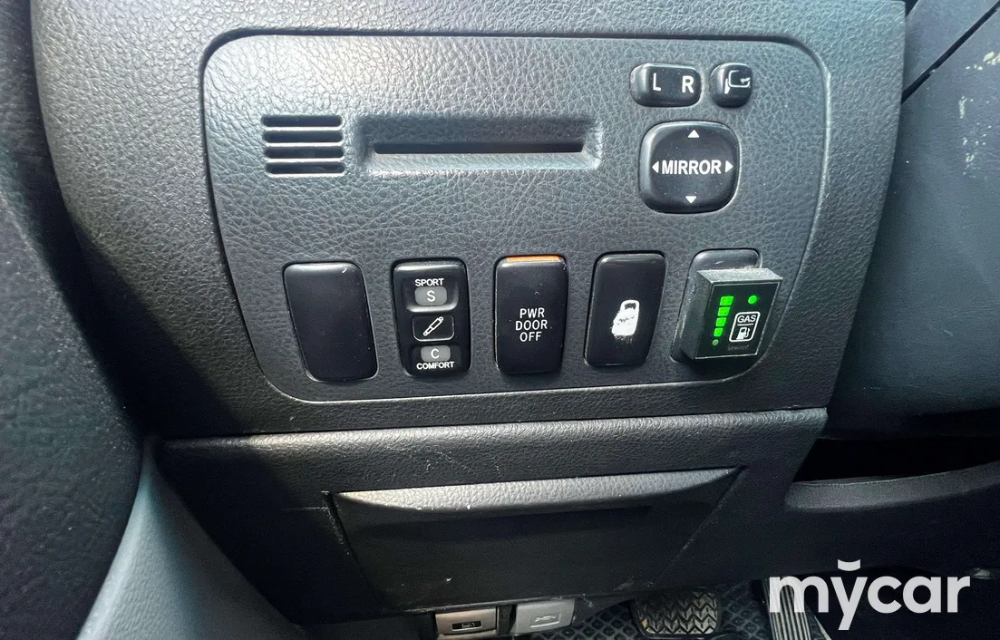 Toyota Alphard 2003