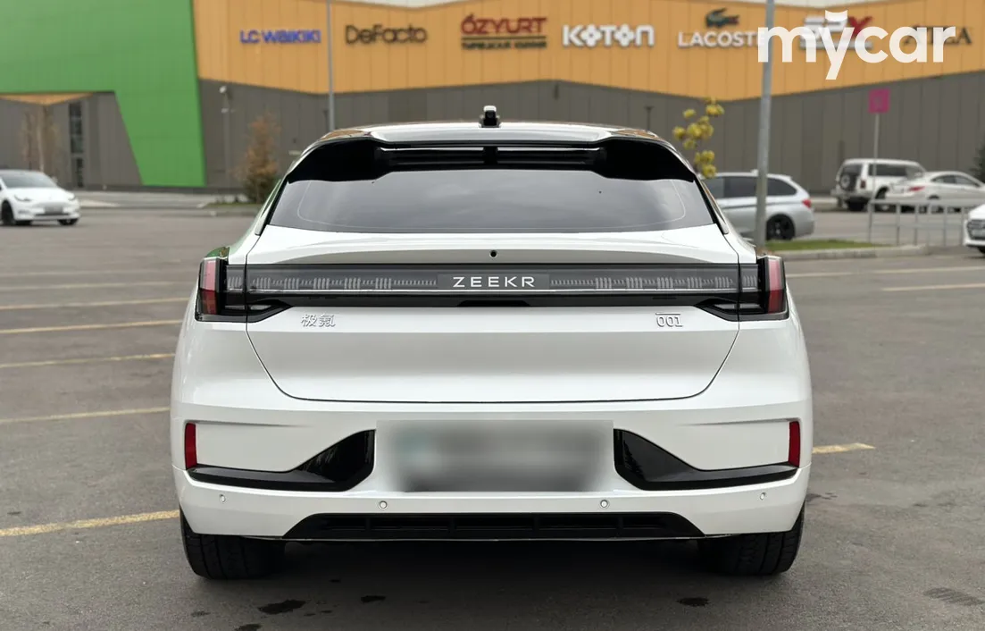 Zeekr 001 2023