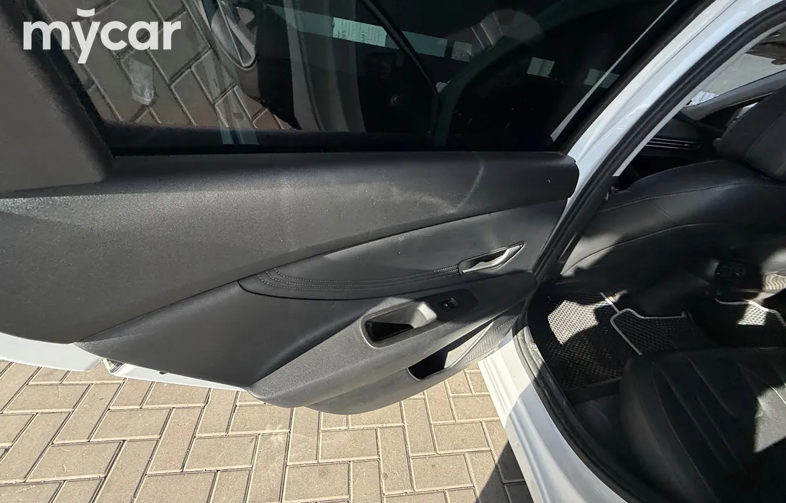 Hyundai Elantra 2024
