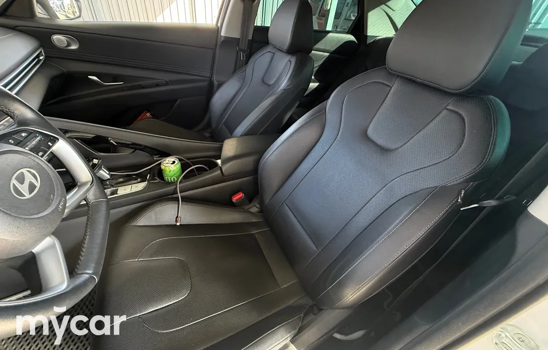 Hyundai Elantra 2024