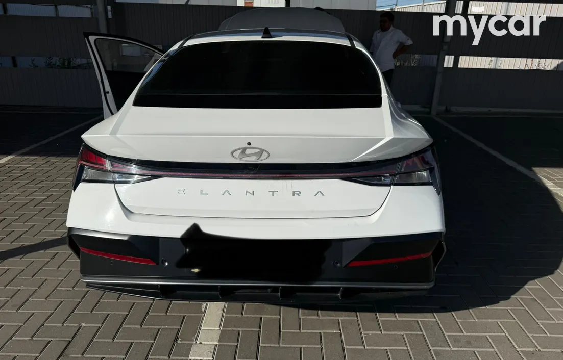 Hyundai Elantra 2024