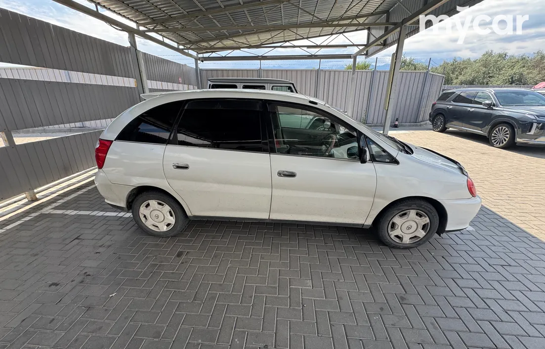 Toyota Nadia 1999