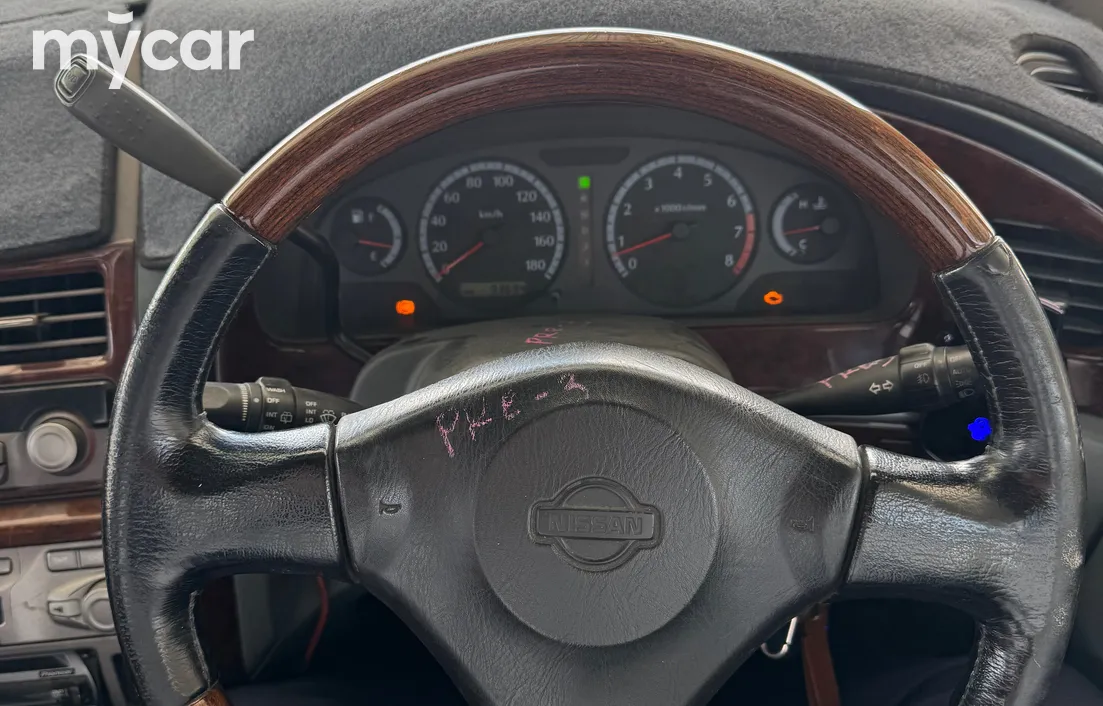 Nissan Presage 1998