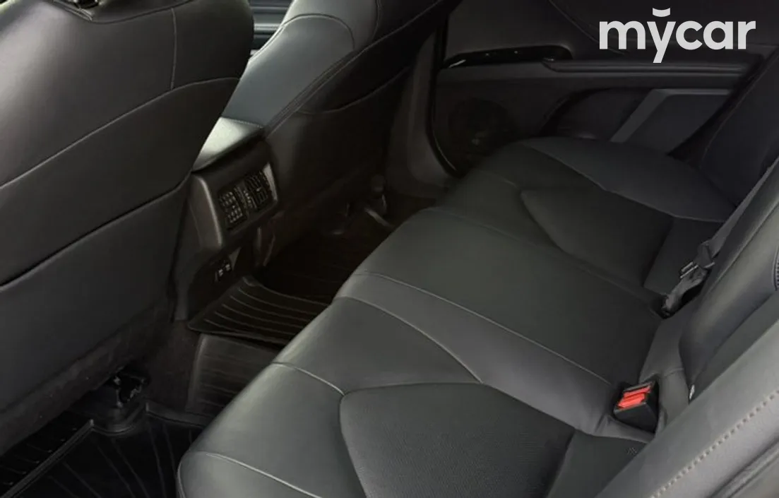Toyota Camry 2019