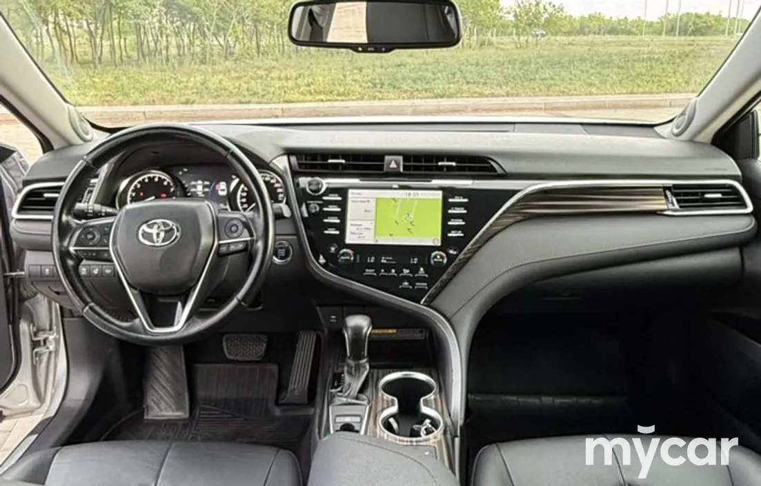 Toyota Camry 2019