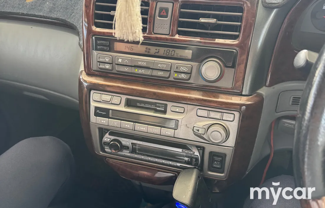 Nissan Presage 1998