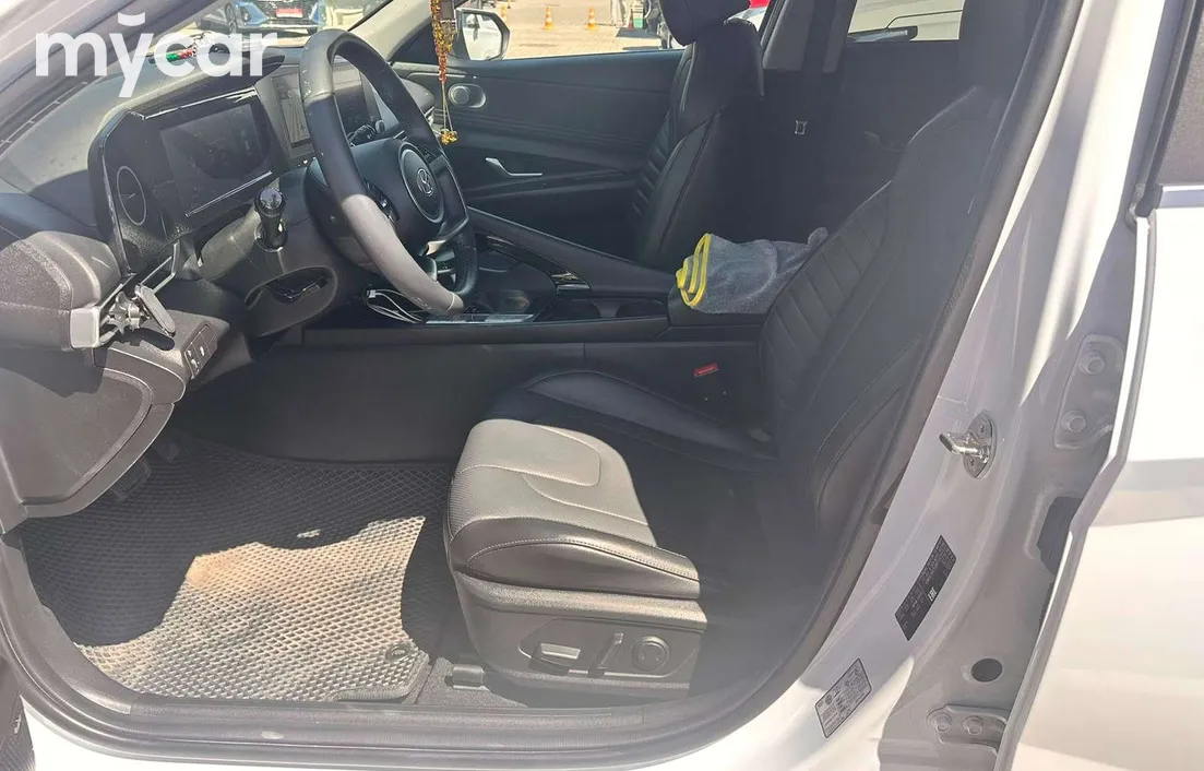 Hyundai Elantra 2023
