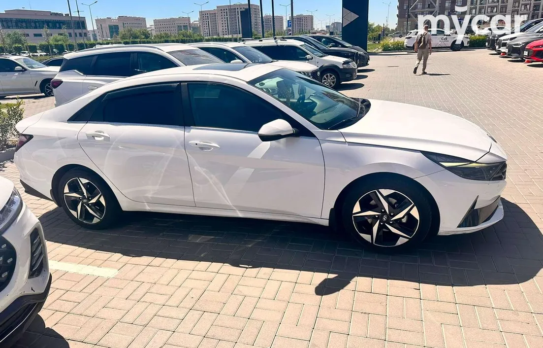 Hyundai Elantra 2023