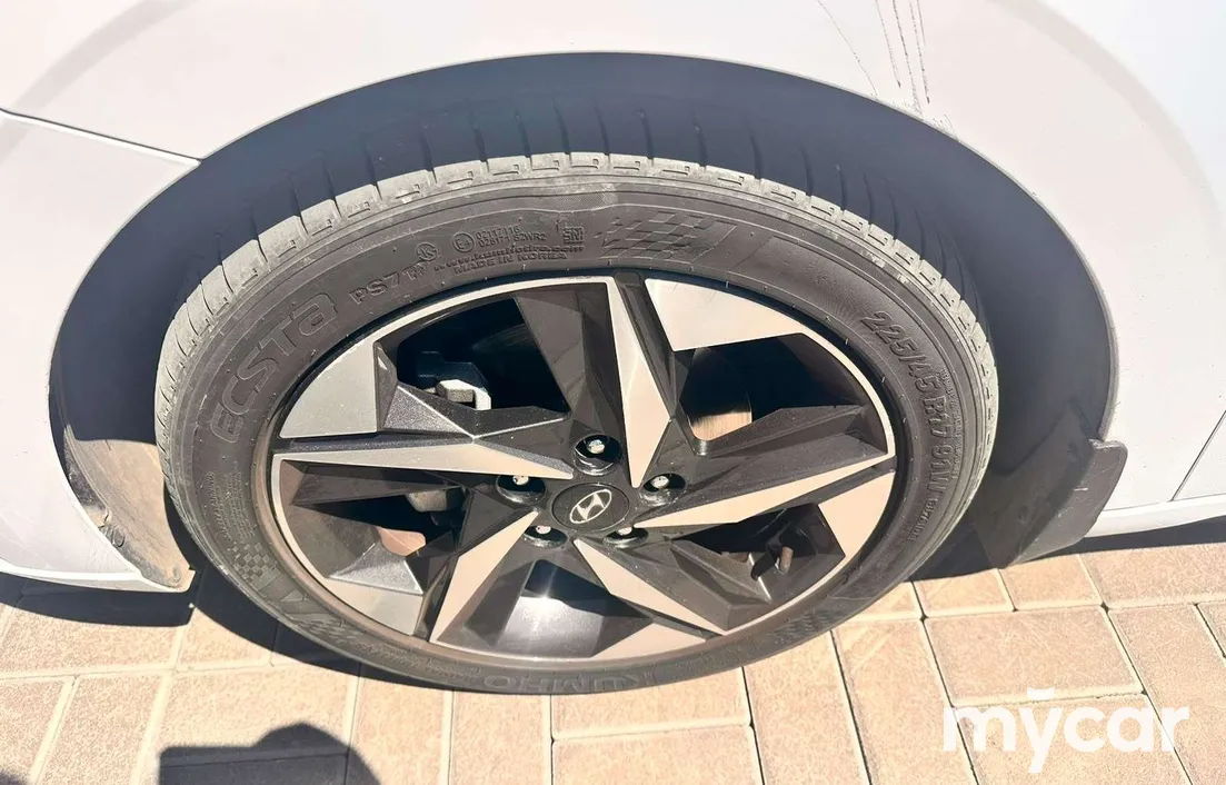 Hyundai Elantra 2023