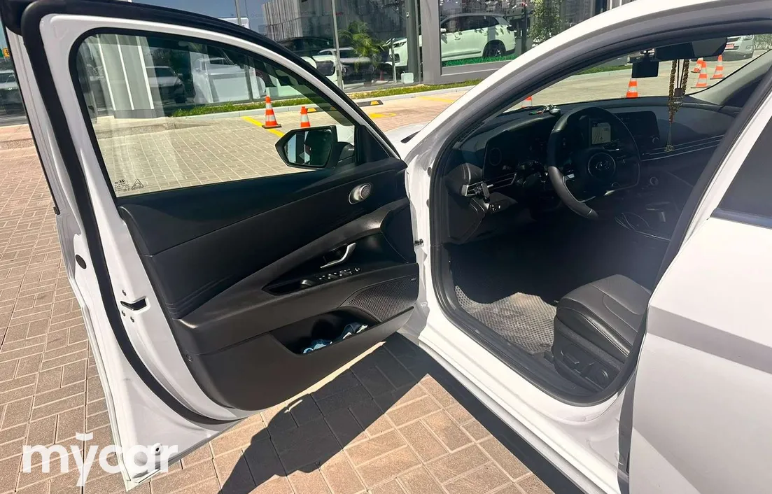 Hyundai Elantra 2023